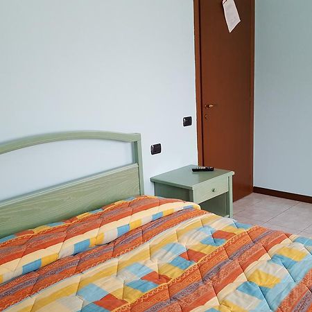 Hotel Dei Pini Medolago Екстер'єр фото