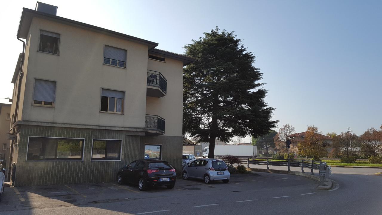 Hotel Dei Pini Medolago Екстер'єр фото