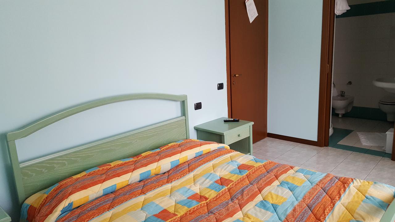 Hotel Dei Pini Medolago Екстер'єр фото