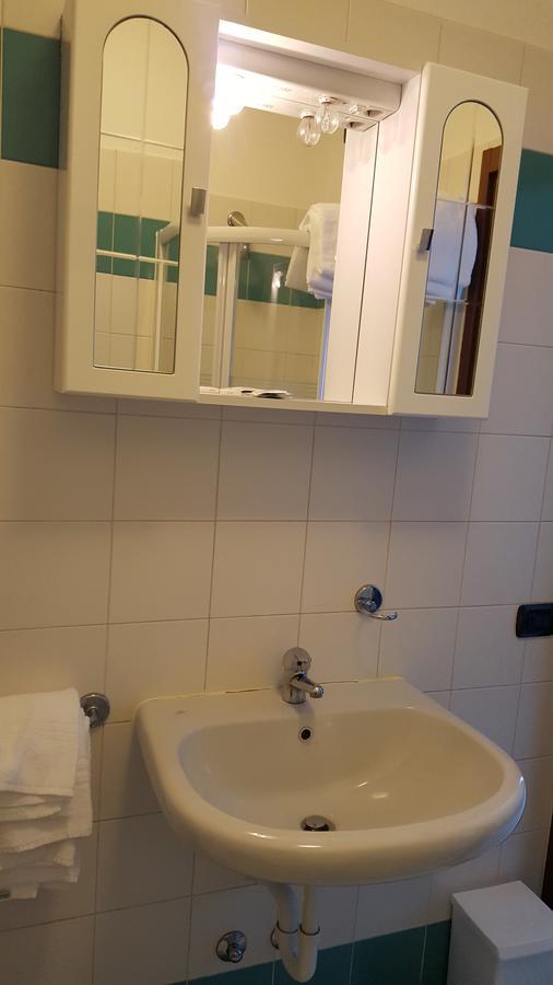 Hotel Dei Pini Medolago Екстер'єр фото