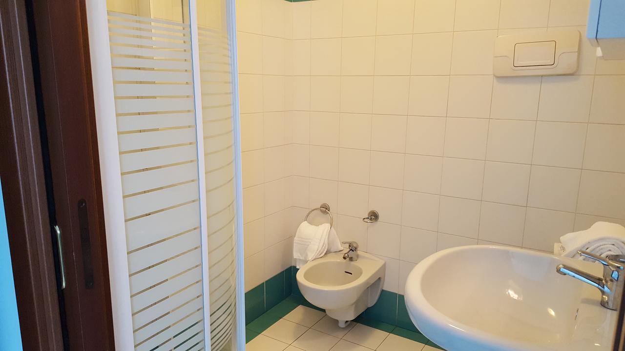 Hotel Dei Pini Medolago Екстер'єр фото
